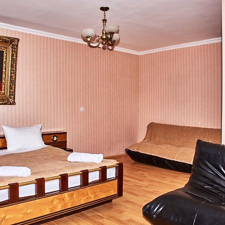 Hotel Georgia Gori Bagian luar foto