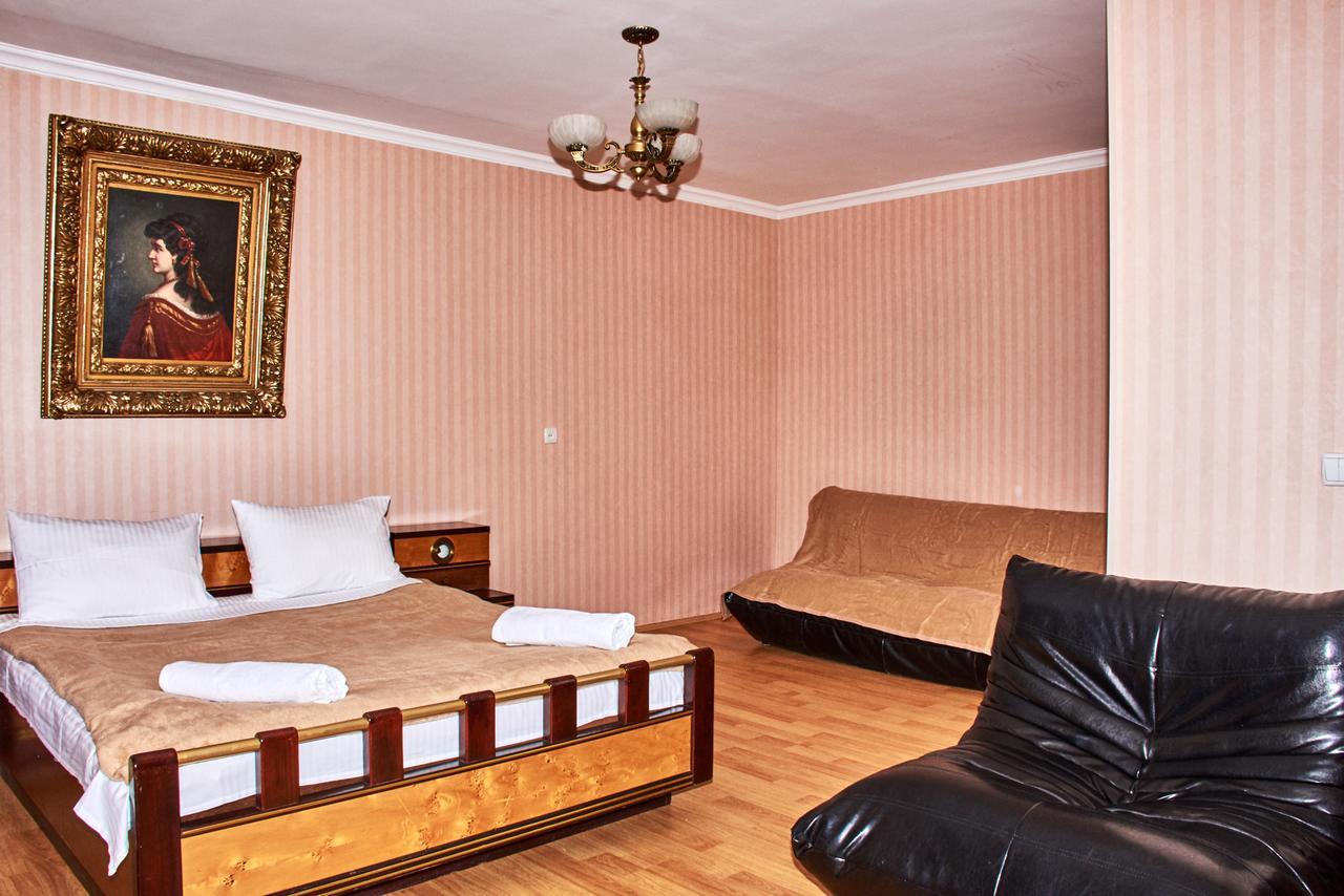 Hotel Georgia Gori Bagian luar foto