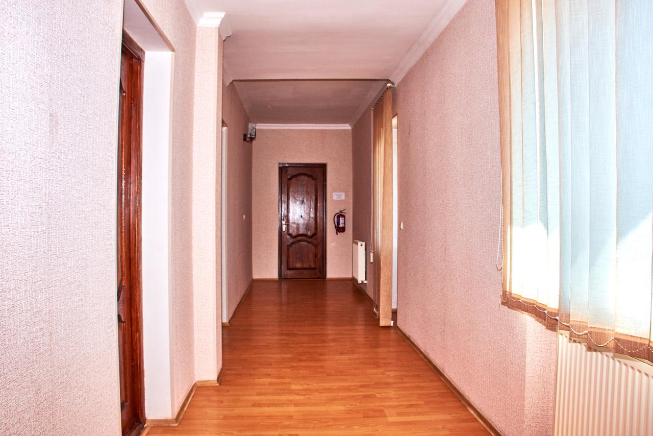 Hotel Georgia Gori Bagian luar foto