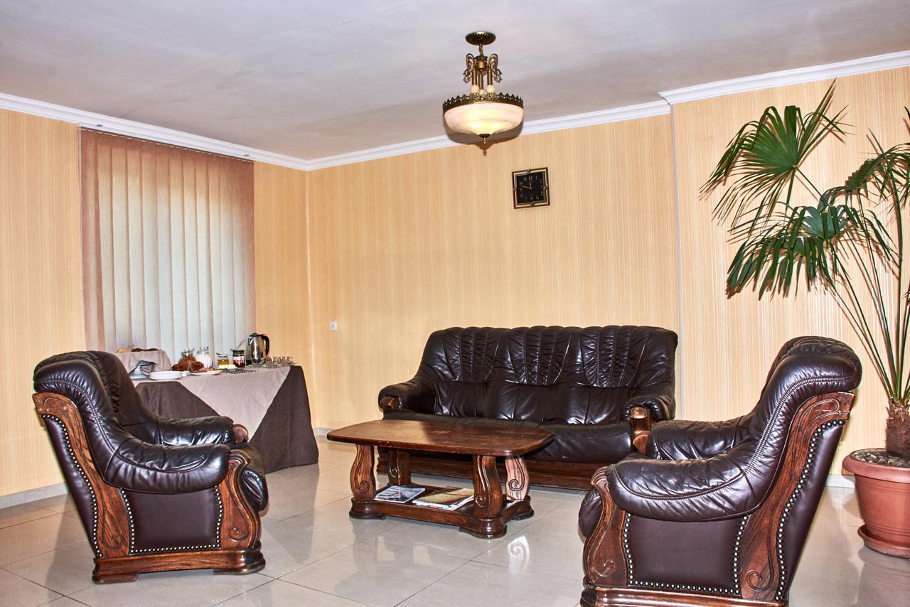 Hotel Georgia Gori Bagian luar foto