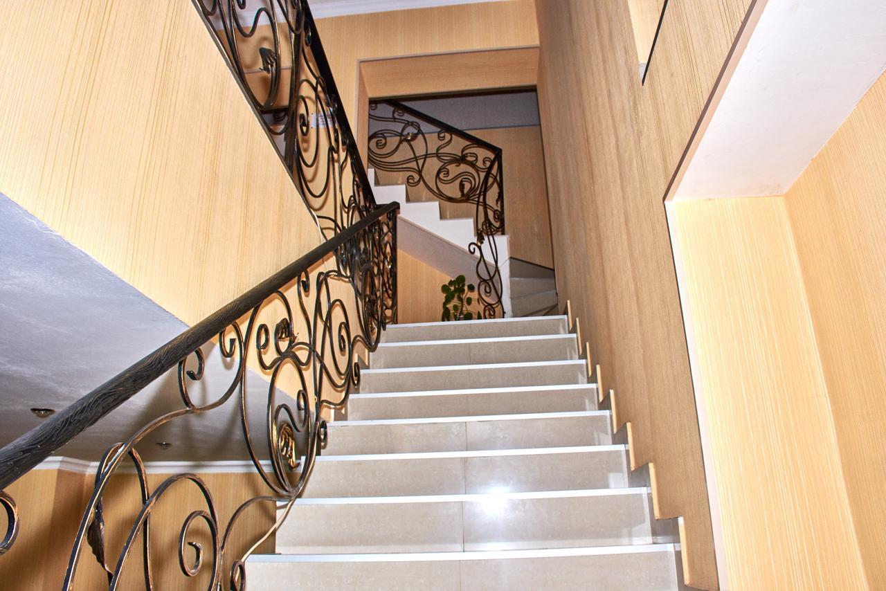 Hotel Georgia Gori Bagian luar foto