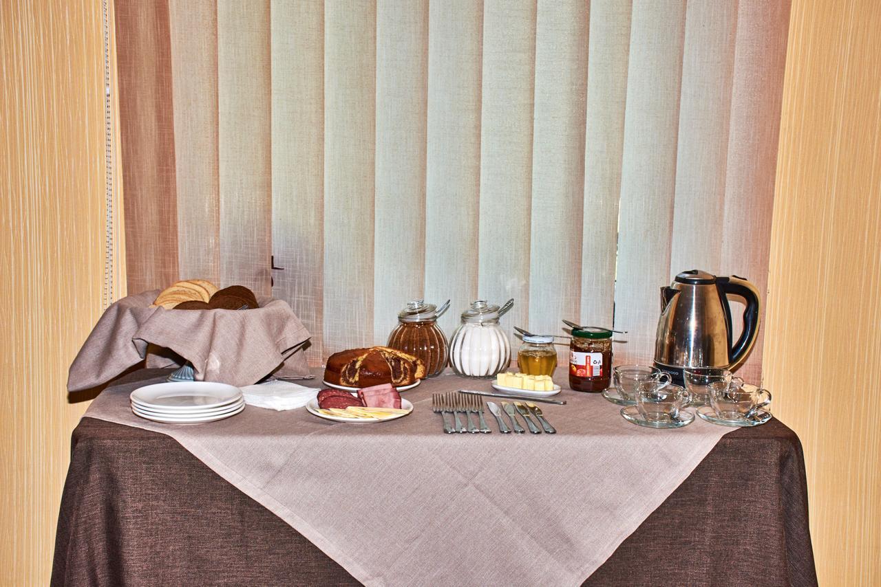 Hotel Georgia Gori Bagian luar foto
