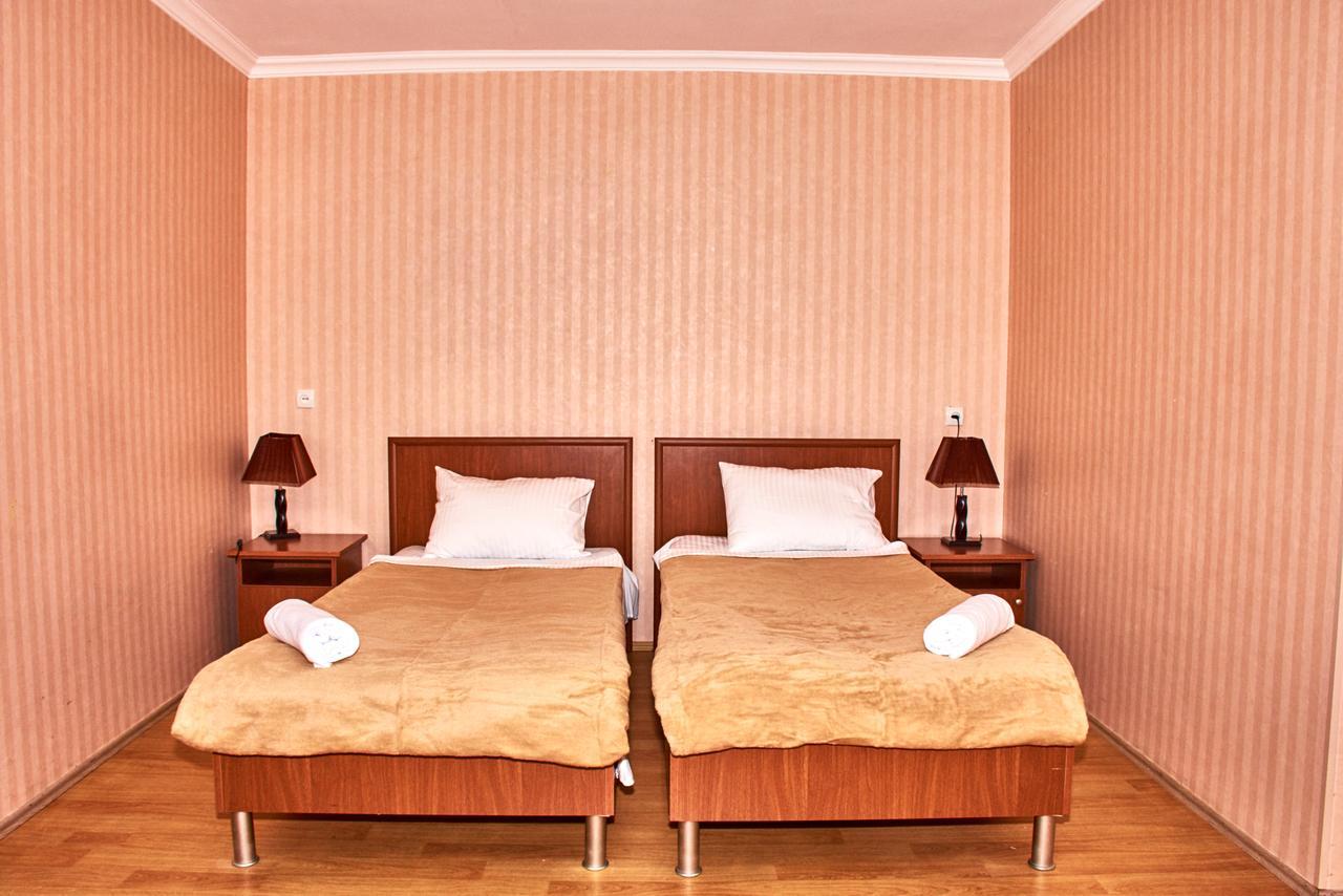 Hotel Georgia Gori Bagian luar foto