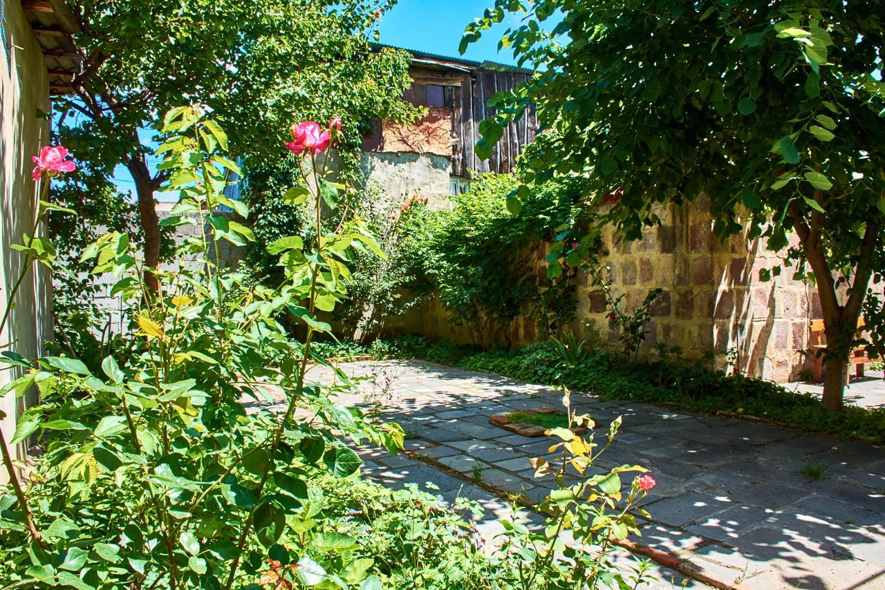 Hotel Georgia Gori Bagian luar foto
