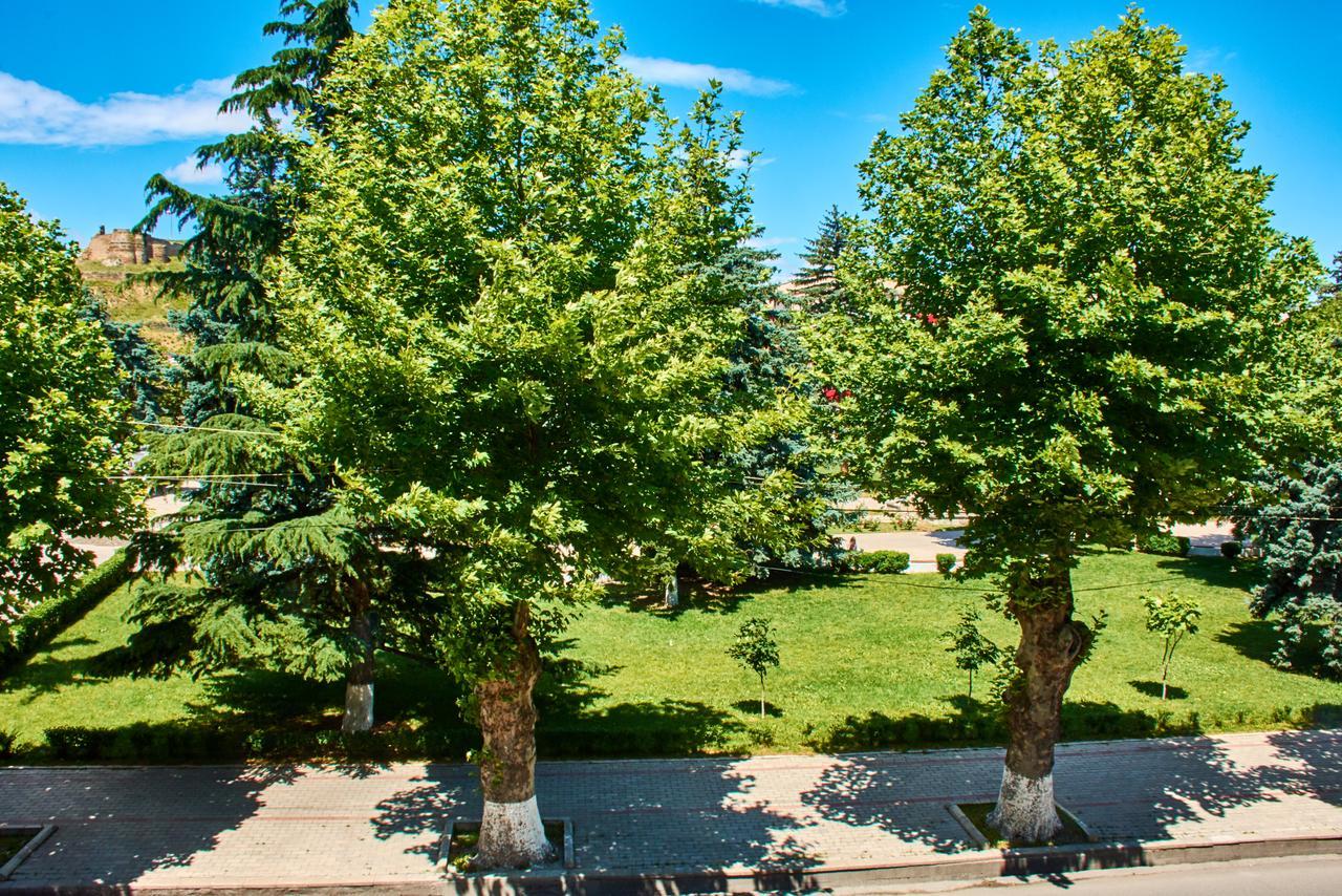 Hotel Georgia Gori Bagian luar foto