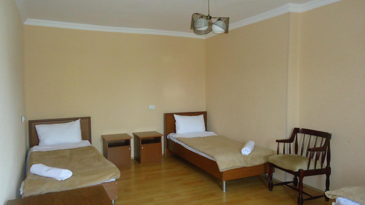 Hotel Georgia Gori Bagian luar foto