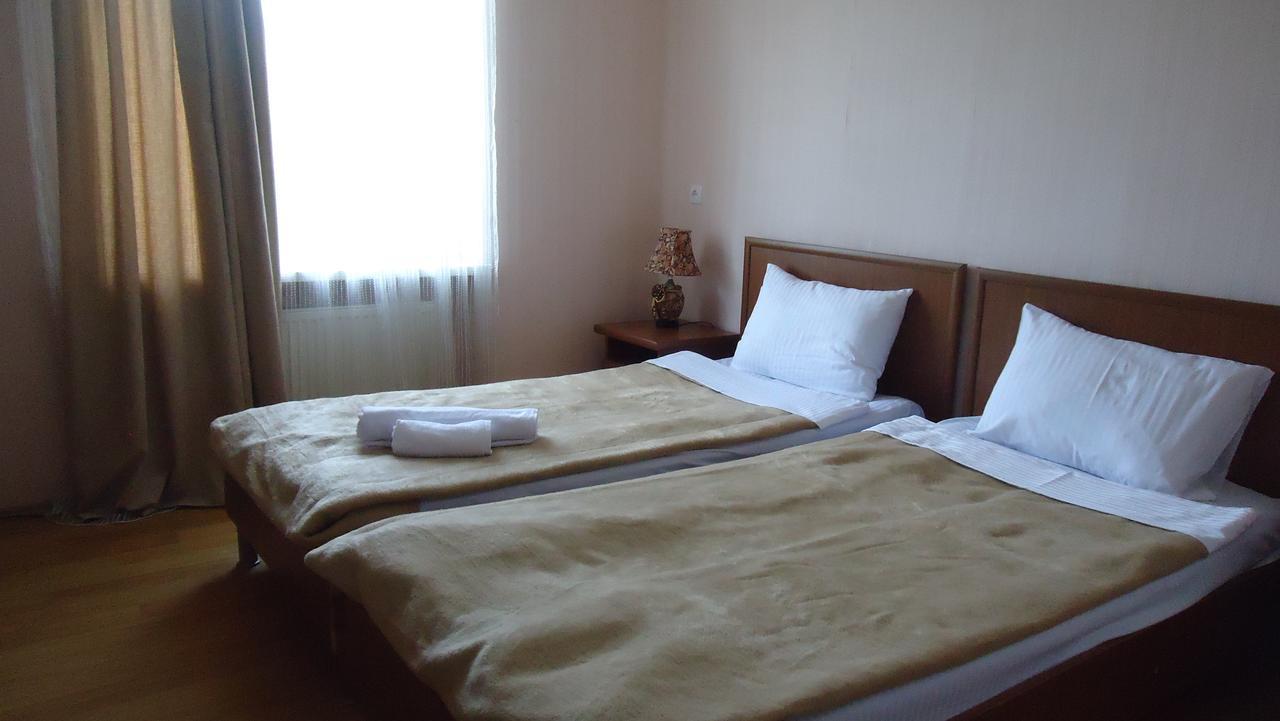 Hotel Georgia Gori Bagian luar foto