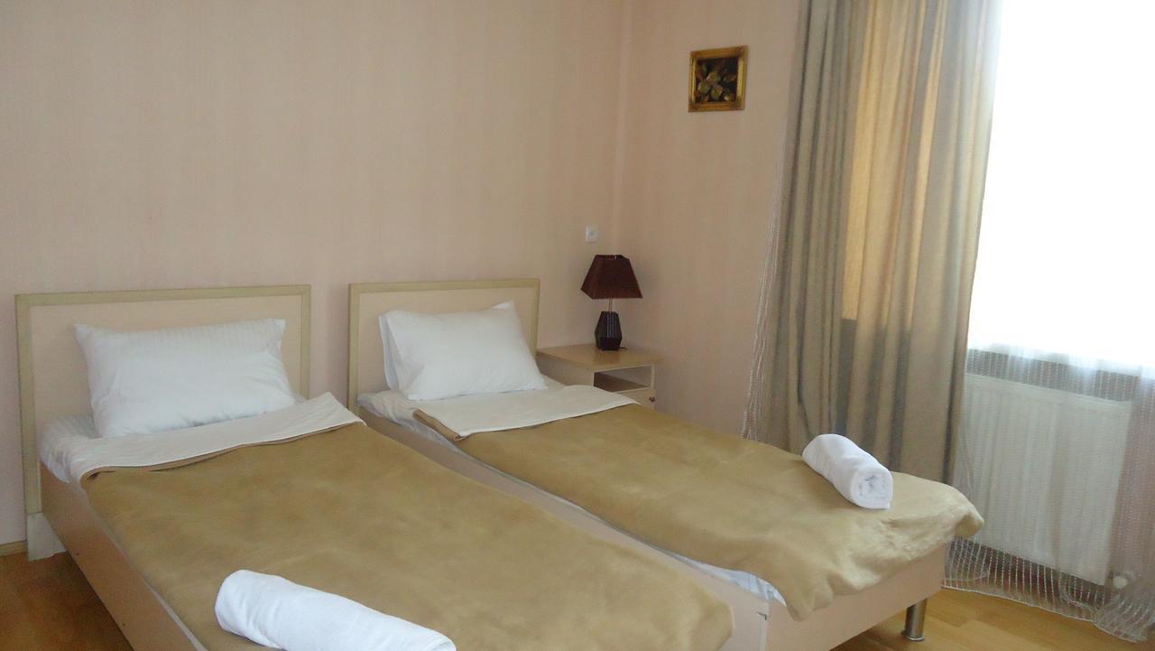 Hotel Georgia Gori Bagian luar foto