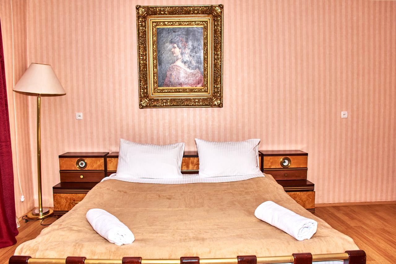 Hotel Georgia Gori Bagian luar foto