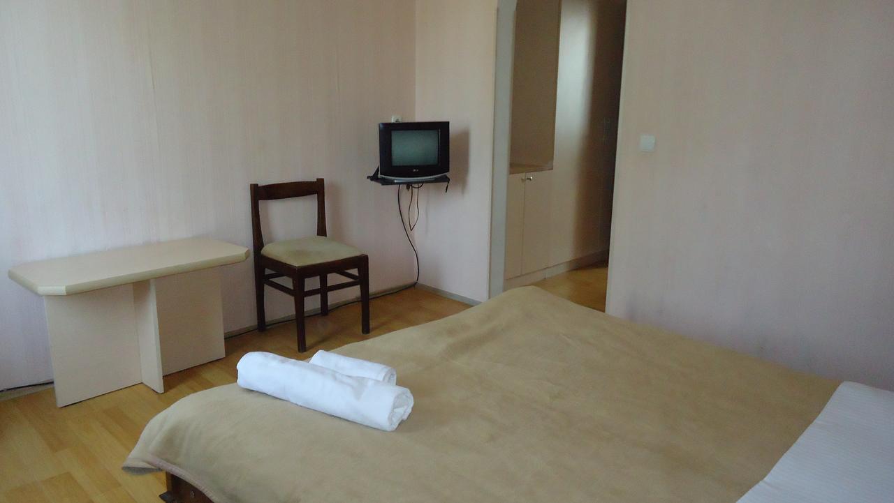 Hotel Georgia Gori Bagian luar foto